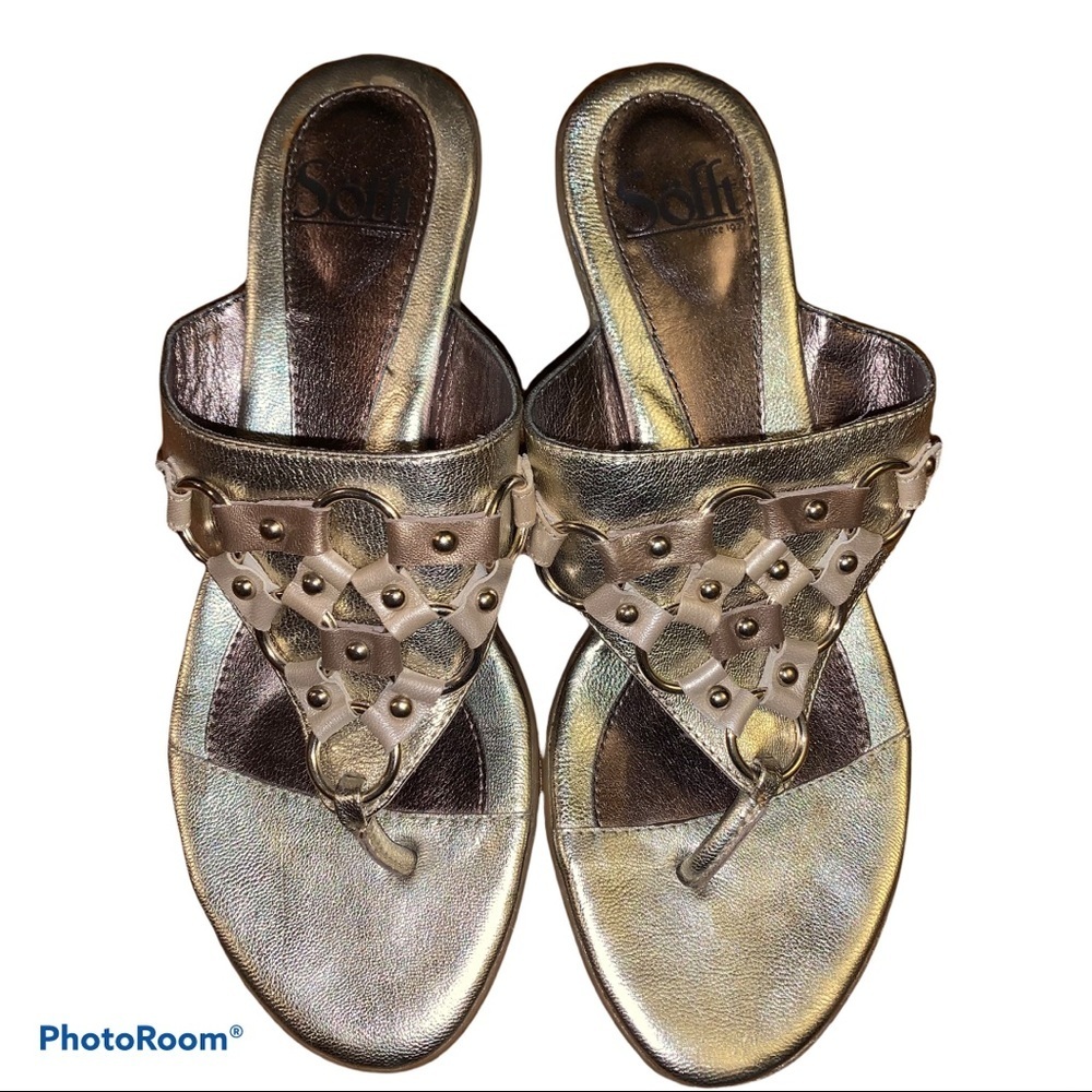 NWOB Sofft Gold Metallic Leather Sandals size 8